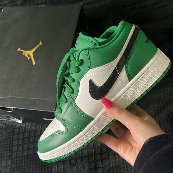 Pine Green Air Jordan 1 lows - Picture 2 of 6